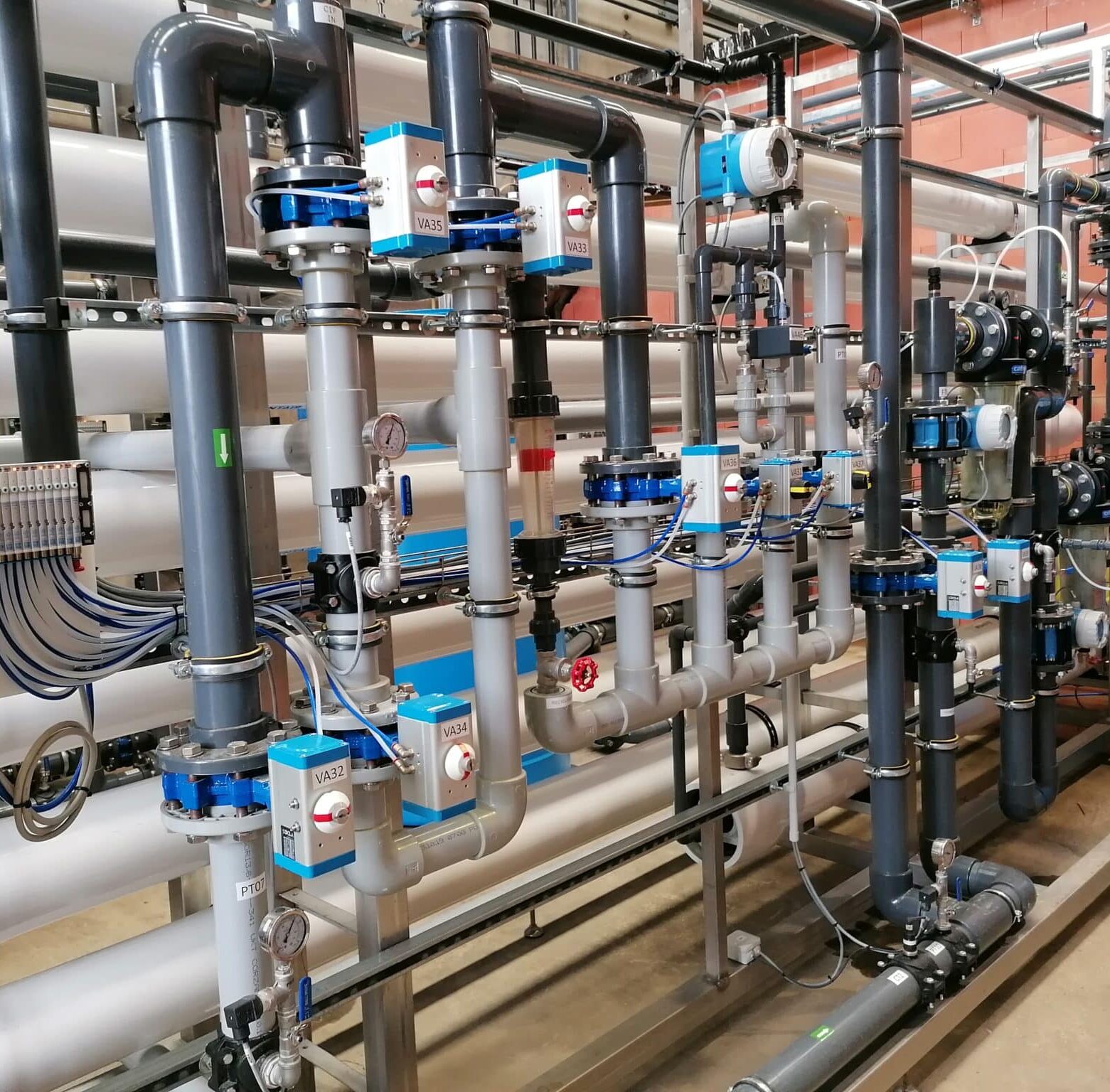 Water reuse installation with RO membrane filtration