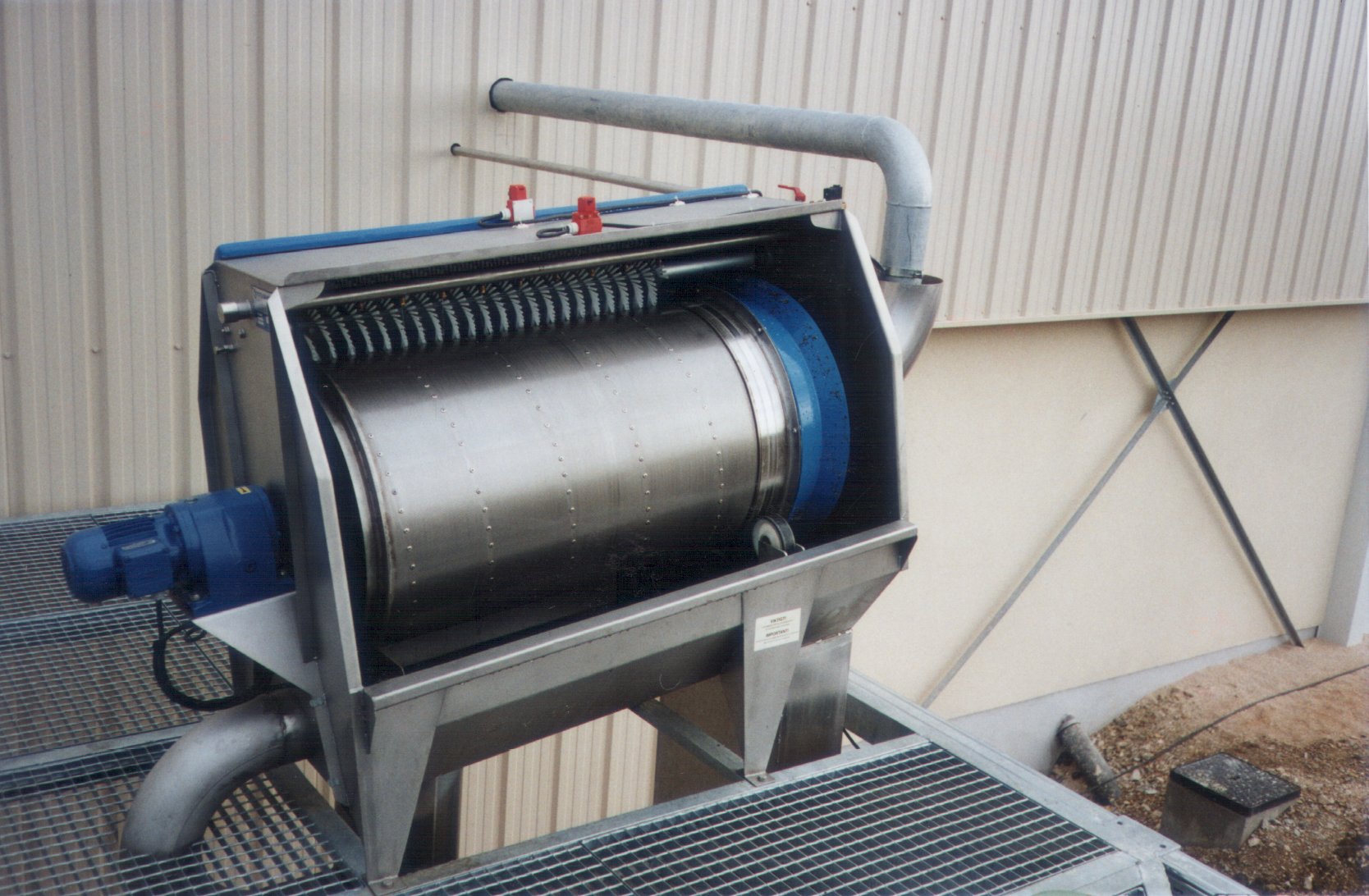 Roto-Sieve trommelzeef zeeft slachtafval uit afvalwater in slachthuis